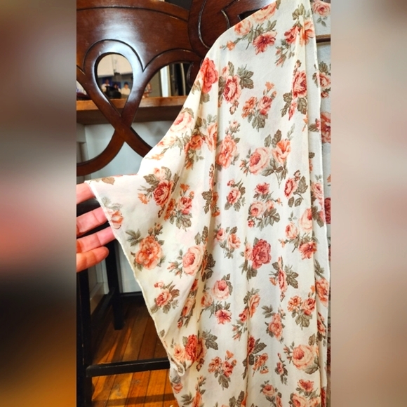 Forever 21 pool/beach cover up floral sheer comfy never worn!!✨ - Picture 6 of 7